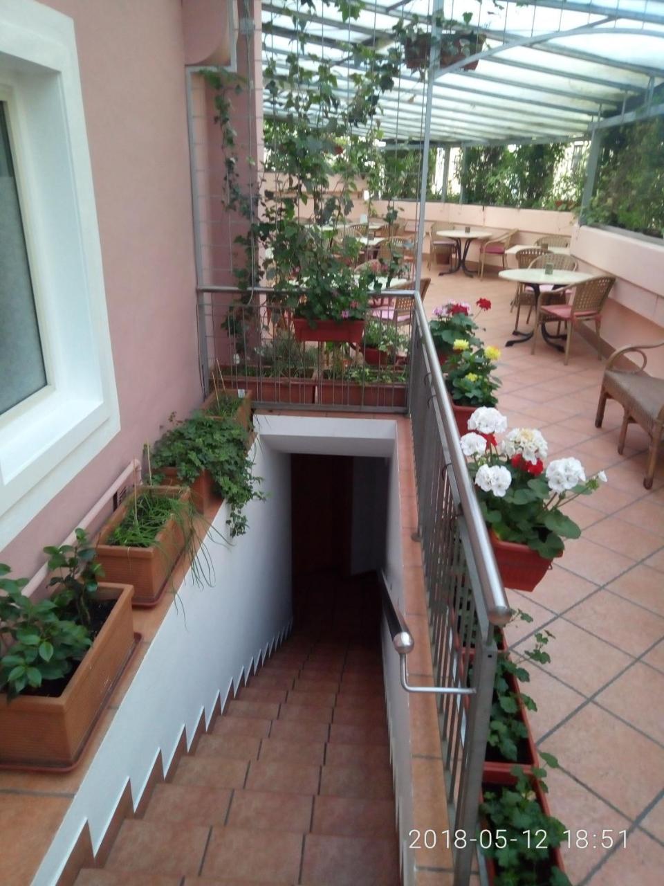 Gasthof Mondschein Hotel Merano Exterior photo
